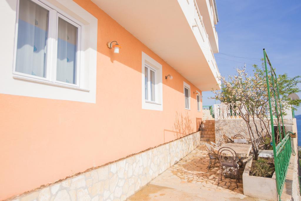 Apartments Arjan2 Omiš Exteriör bild